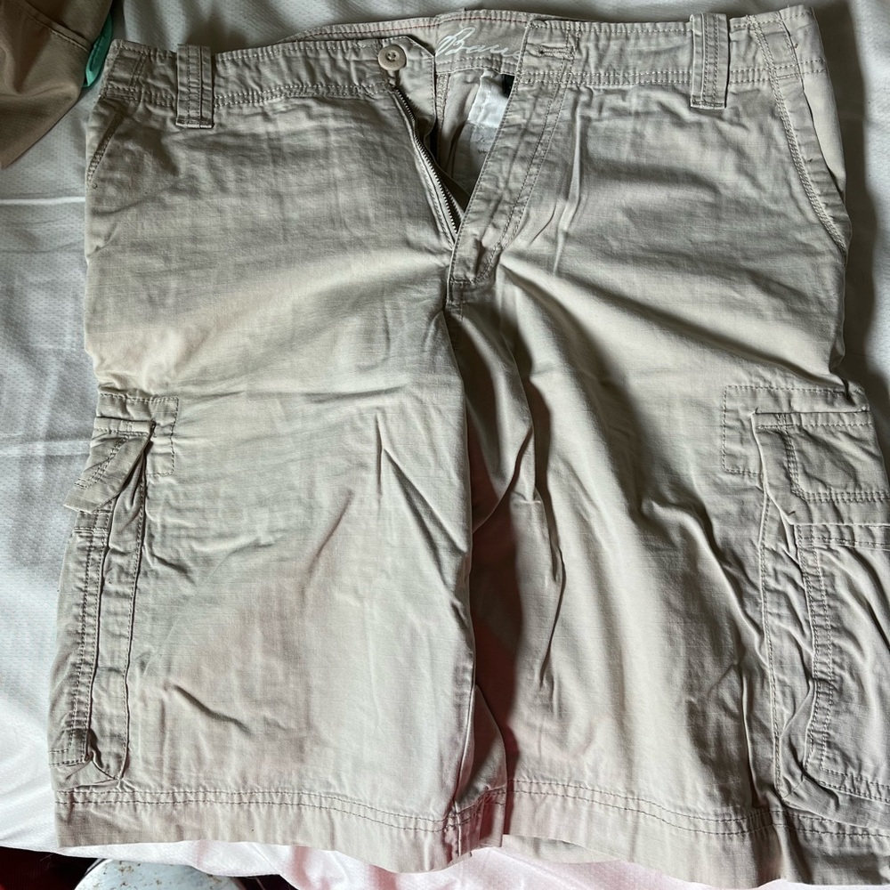 Eddie Bauer mens tan cargo shorts size 32